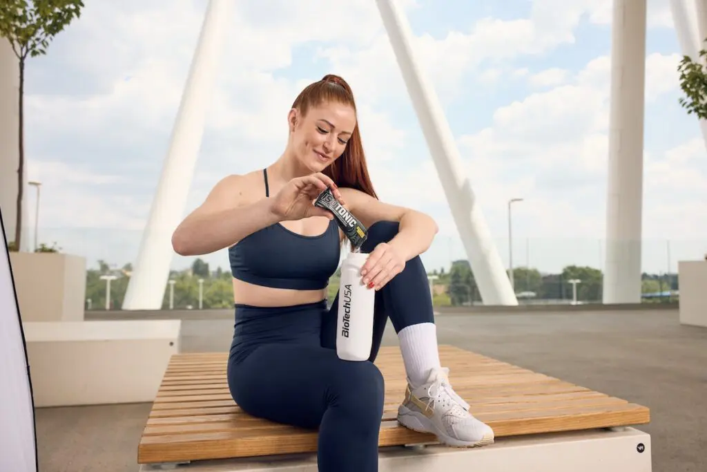 Runner drinks IsoTonic powder-based isotonic drink